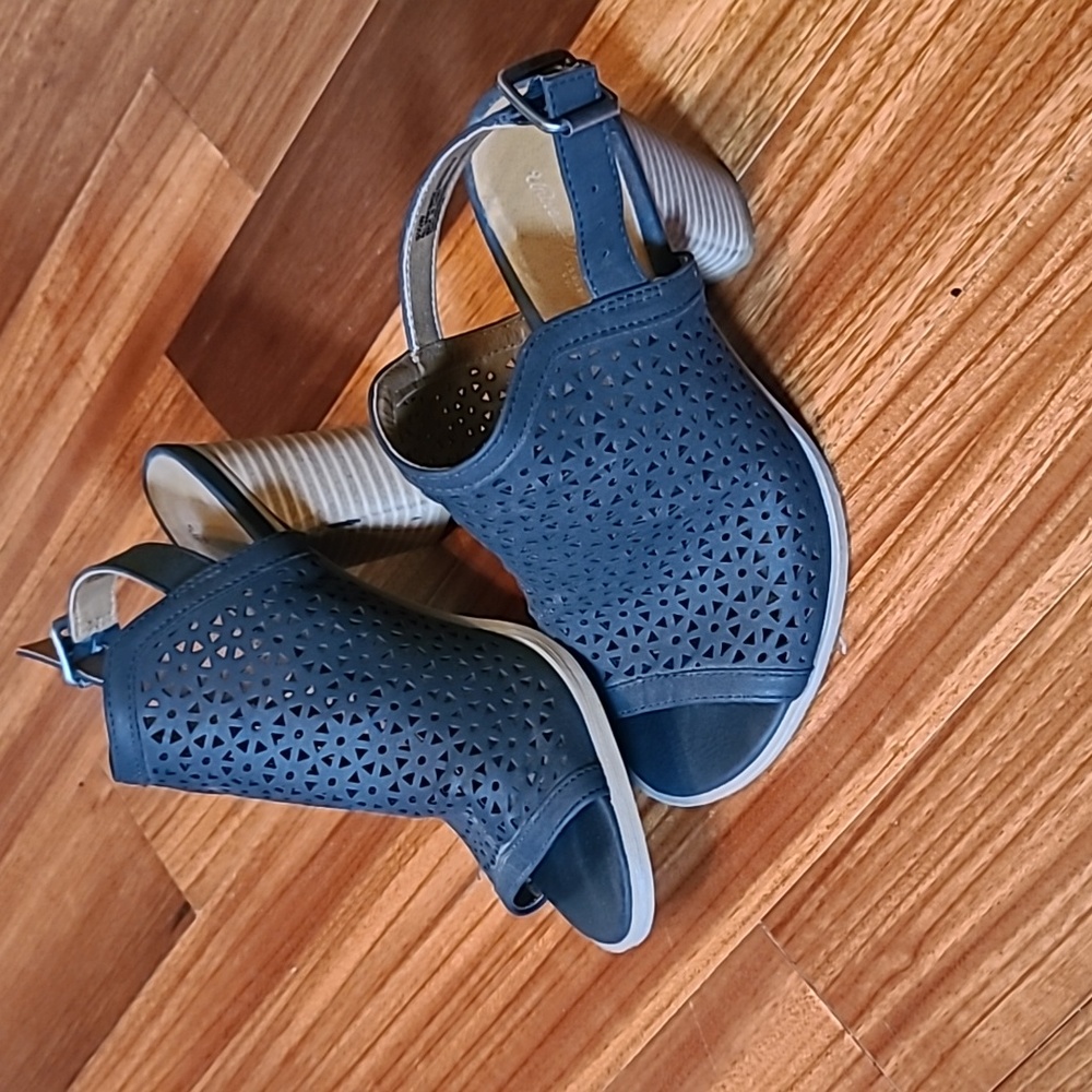 Women's open toe block heeled sandals